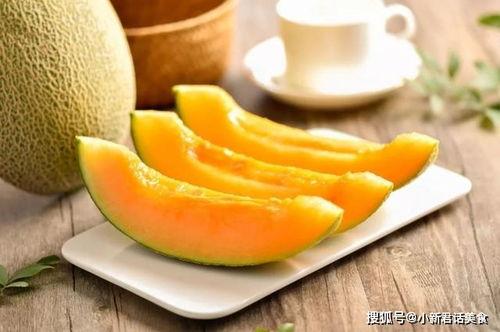 下班了吃哈密瓜,甜蜜哈密瓜相伴