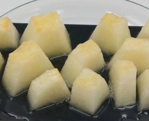 怀孕吃太多蜜瓜好吗,孕期过量食用蜜瓜的利弊分析